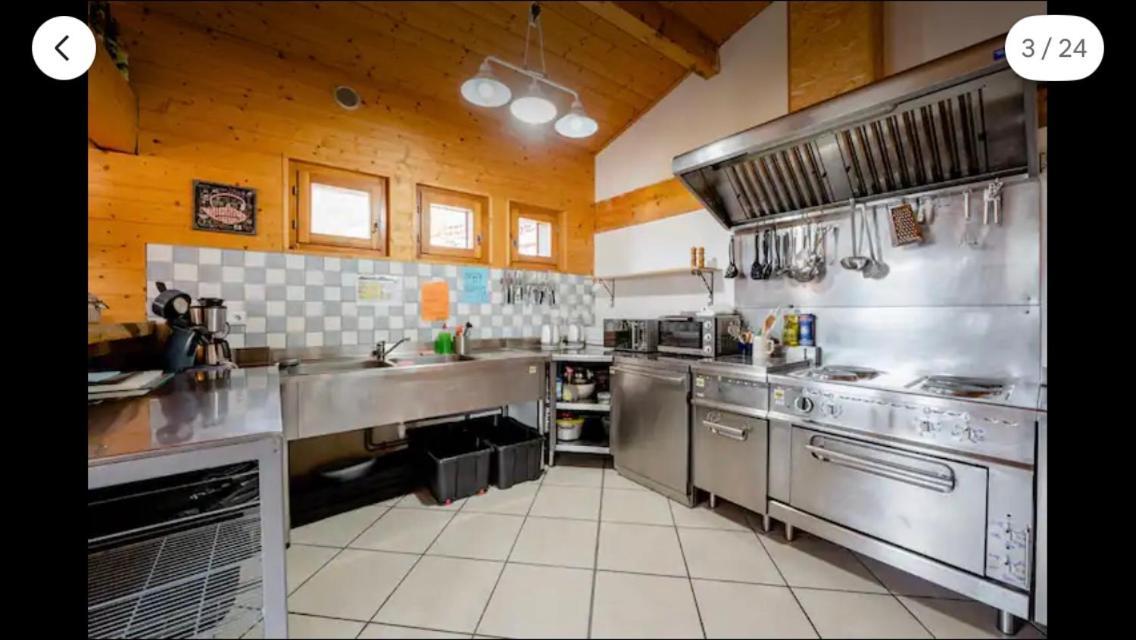 Central Hostel Шатель Екстер'єр фото