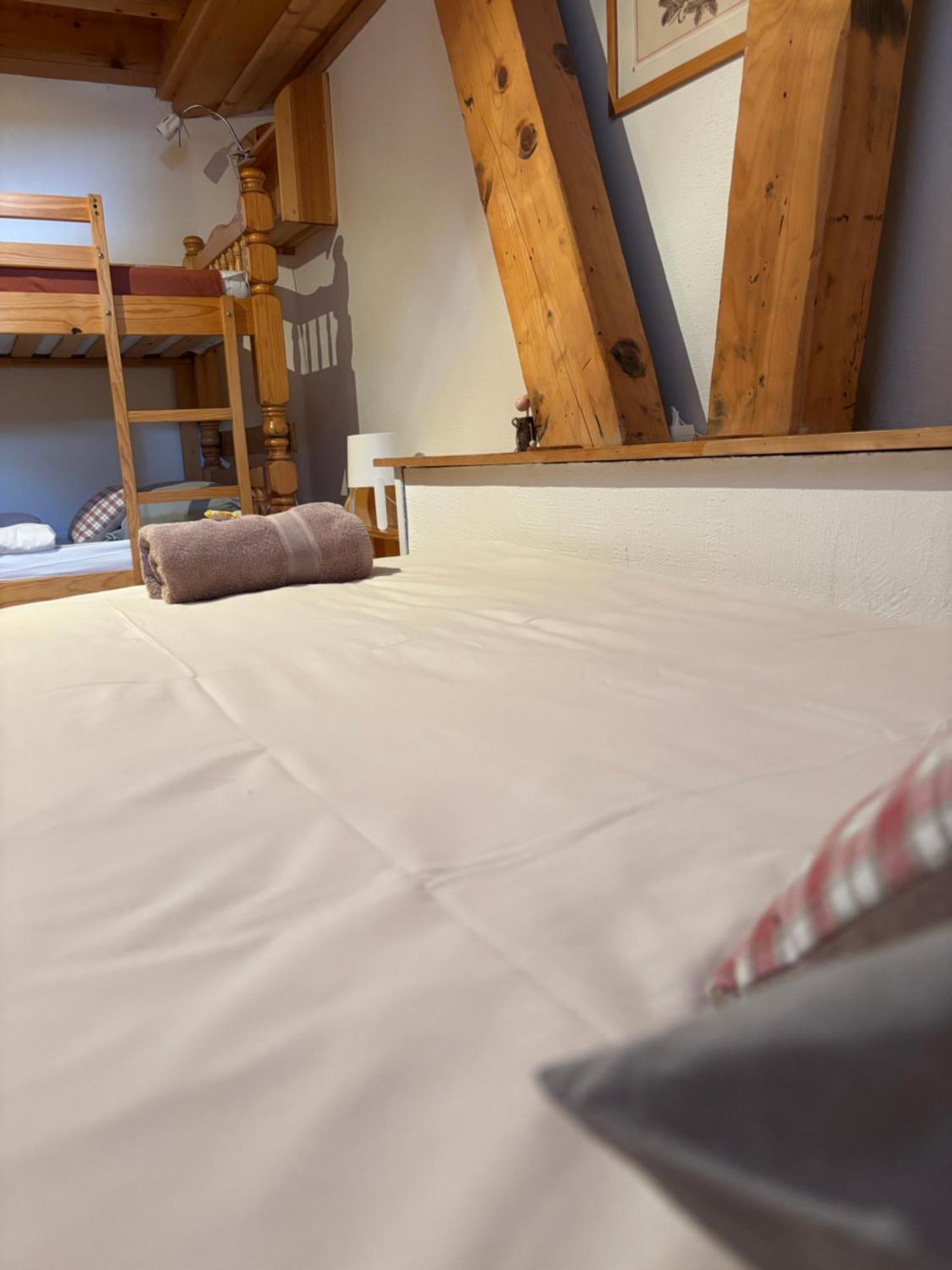 Central Hostel Шатель Екстер'єр фото